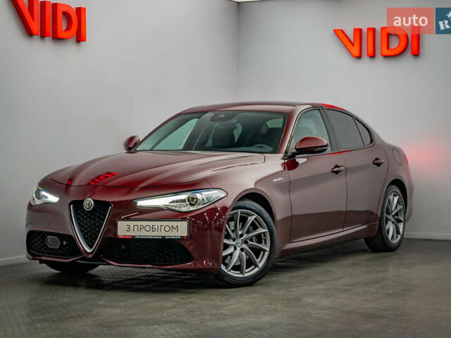 Красный Альфа Ромео Джулия, объемом двигателя 2 л и пробегом 157 тыс. км за 23606 $, фото 1 на Automoto.ua