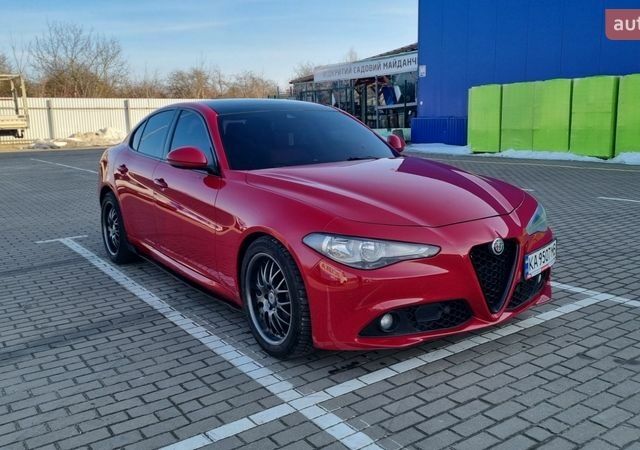 Красный Альфа Ромео Джулия, объемом двигателя 2.14 л и пробегом 270 тыс. км за 19980 $, фото 1 на Automoto.ua