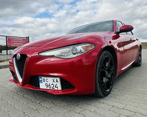 Красный Альфа Ромео Джулия, объемом двигателя 2 л и пробегом 112 тыс. км за 19900 $, фото 1 на Automoto.ua