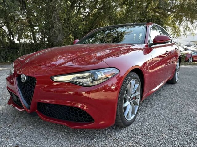 Красный Альфа Ромео Джулия, объемом двигателя 2 л и пробегом 22 тыс. км за 13000 $, фото 1 на Automoto.ua