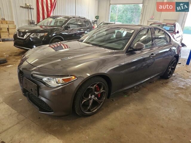 Серый Альфа Ромео Джулия, объемом двигателя 2 л и пробегом 72 тыс. км за 3500 $, фото 1 на Automoto.ua