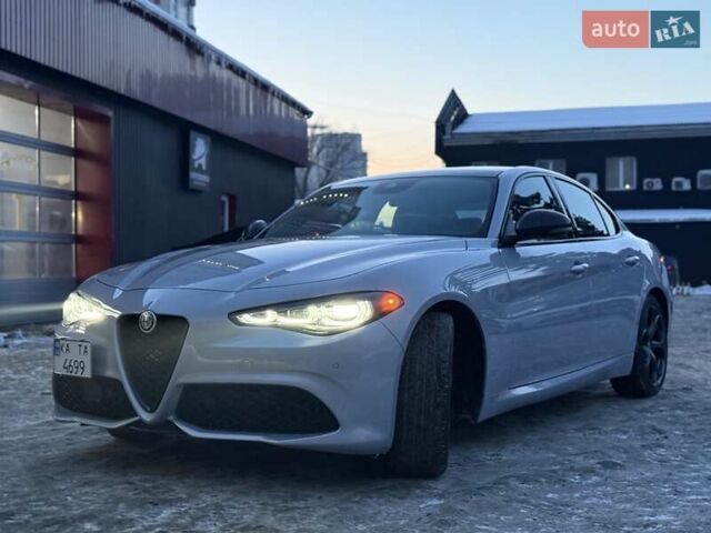Серый Альфа Ромео Джулия, объемом двигателя 2 л и пробегом 102 тыс. км за 26800 $, фото 1 на Automoto.ua