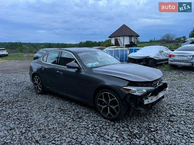 Сірий Альфа Ромео Джулія, об'ємом двигуна 2 л та пробігом 134 тис. км за 10200 $, фото 1 на Automoto.ua