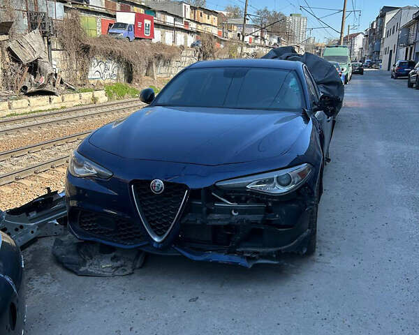 Синій Альфа Ромео Джулія, об'ємом двигуна 2 л та пробігом 77 тис. км за 10000 $, фото 1 на Automoto.ua