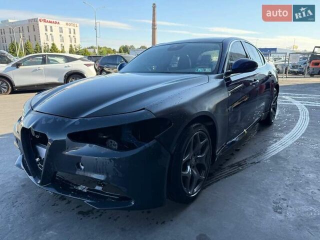 Синий Альфа Ромео Джулия, объемом двигателя 2 л и пробегом 32 тыс. км за 18900 $, фото 1 на Automoto.ua
