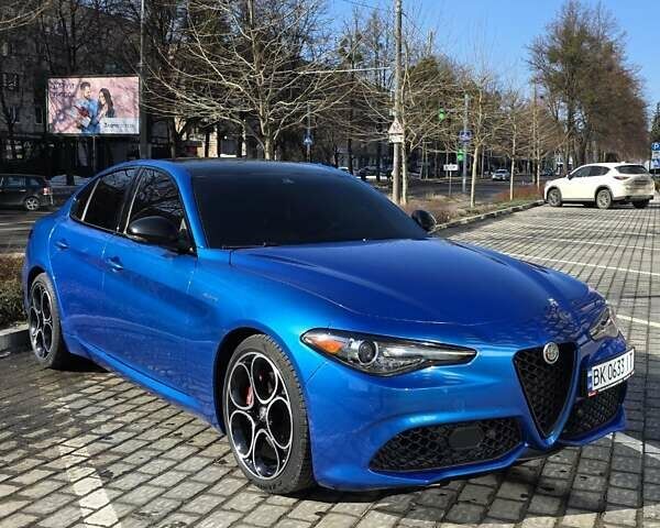 Синий Альфа Ромео Джулия, объемом двигателя 2 л и пробегом 100 тыс. км за 25400 $, фото 1 на Automoto.ua