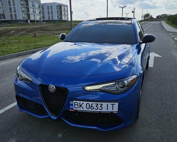 Синій Альфа Ромео Джулія, об'ємом двигуна 2 л та пробігом 94 тис. км за 26900 $, фото 1 на Automoto.ua