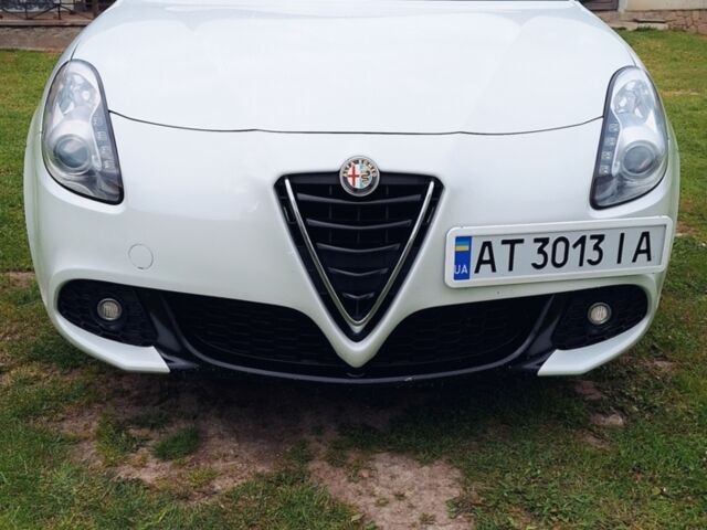 Білий Альфа Ромео Giulietta, об'ємом двигуна 1.6 л та пробігом 247 тис. км за 7500 $, фото 1 на Automoto.ua