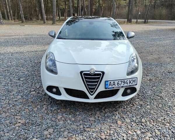 Білий Альфа Ромео Giulietta, об'ємом двигуна 1.37 л та пробігом 117 тис. км за 9500 $, фото 1 на Automoto.ua