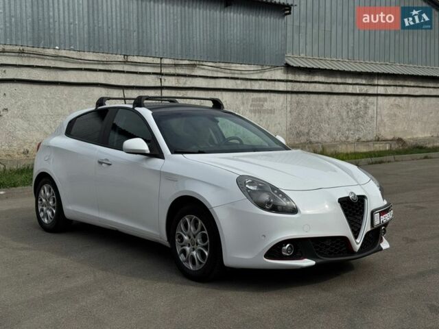 Белый Альфа Ромео Джульетта, объемом двигателя 1.37 л и пробегом 113 тыс. км за 15199 $, фото 1 на Automoto.ua