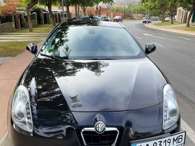 Черный Альфа Ромео Джульетта, объемом двигателя 1.4 л и пробегом 100 тыс. км за 8800 $, фото 1 на Automoto.ua