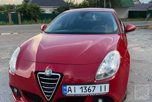 Червоний Альфа Ромео Giulietta, об'ємом двигуна 1.4 л та пробігом 231 тис. км за 8900 $, фото 1 на Automoto.ua