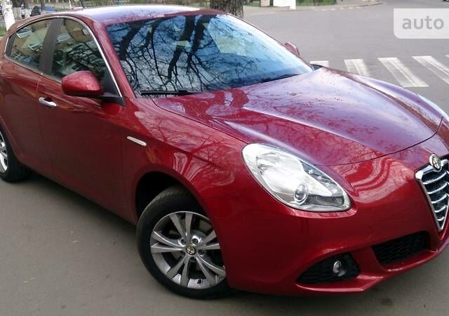 Червоний Альфа Ромео Giulietta, об'ємом двигуна 1.4 л та пробігом 110 тис. км за 10900 $, фото 1 на Automoto.ua