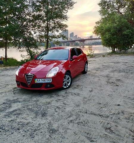 Червоний Альфа Ромео Giulietta, об'ємом двигуна 1.4 л та пробігом 102 тис. км за 13200 $, фото 1 на Automoto.ua