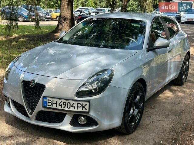 Сірий Альфа Ромео Giulietta, об'ємом двигуна 1.37 л та пробігом 127 тис. км за 8300 $, фото 1 на Automoto.ua