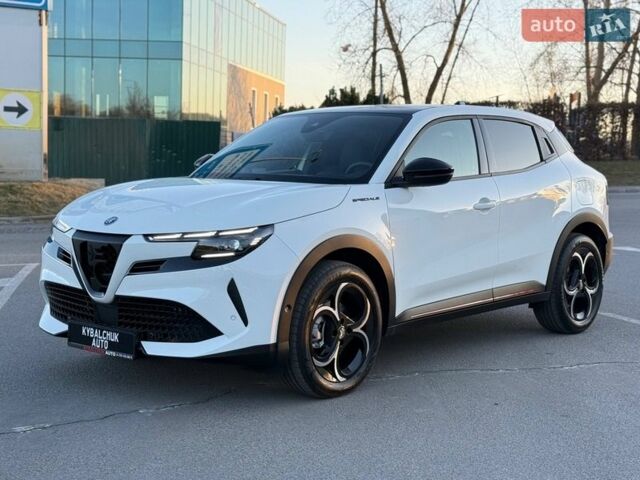 Білий Альфа Ромео Джуніор, об'ємом двигуна 1.2 л та пробігом 1 тис. км за 28000 $, фото 1 на Automoto.ua