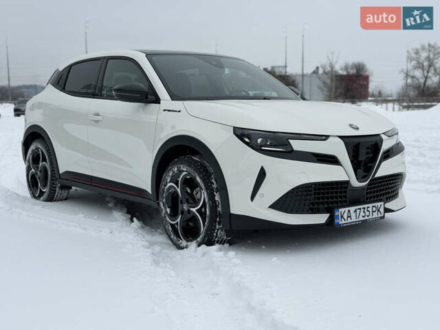 Білий Альфа Ромео Джуніор, об'ємом двигуна 1.2 л та пробігом 1 тис. км за 28000 $, фото 1 на Automoto.ua