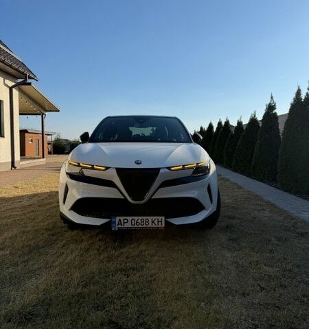 Белый Альфа Ромео Джуниор, объемом двигателя 1.2 л и пробегом 7 тыс. км за 28000 $, фото 1 на Automoto.ua