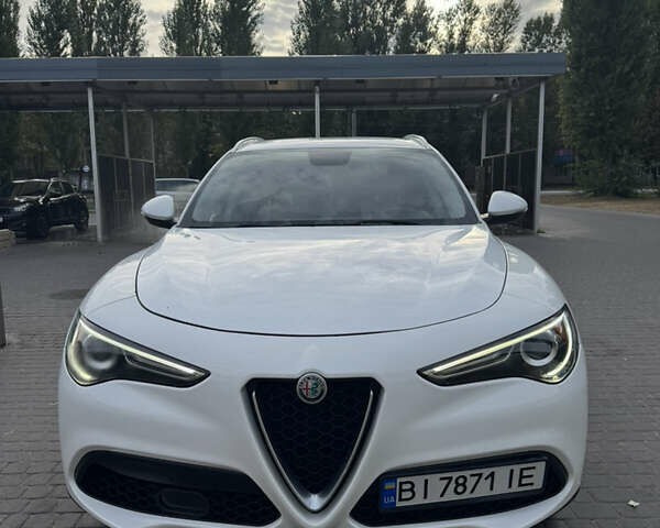 Альфа Ромео Стелвио 2017 в Кременчуге на Automoto.ua Белый Альфа Ромео Стелвио, объемом двигателя 2 л и пробегом 90 тыс. км за 22000 $, фото 1 на Automoto.ua