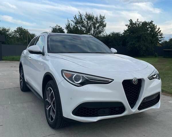 Білий Альфа Ромео Стелвіо, об'ємом двигуна 2 л та пробігом 99 тис. км за 21000 $, фото 1 на Automoto.ua