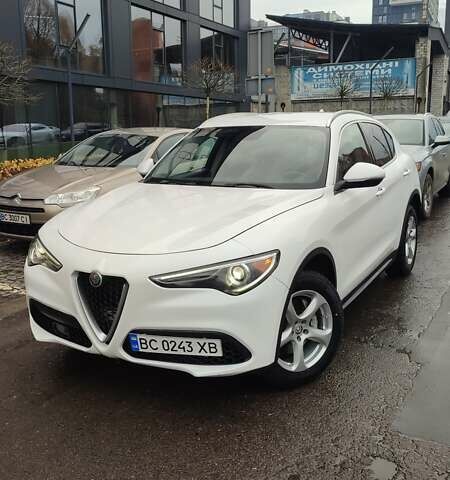 Белый Альфа Ромео Стелвио, объемом двигателя 2 л и пробегом 87 тыс. км за 21900 $, фото 1 на Automoto.ua