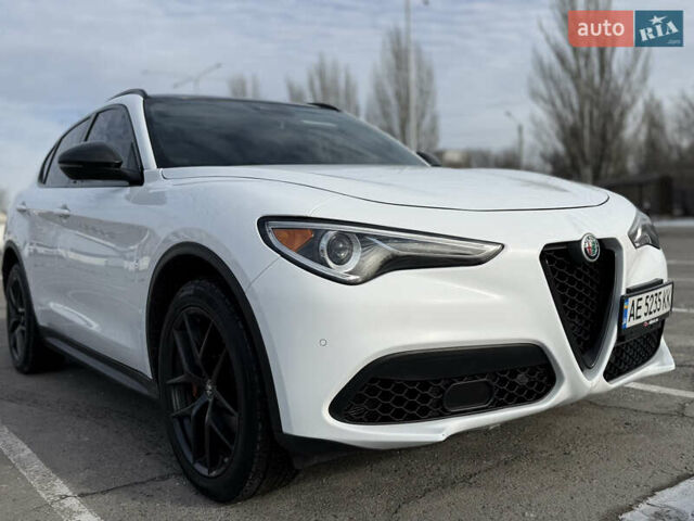 Белый Альфа Ромео Стелвио, объемом двигателя 2 л и пробегом 134 тыс. км за 26000 $, фото 1 на Automoto.ua