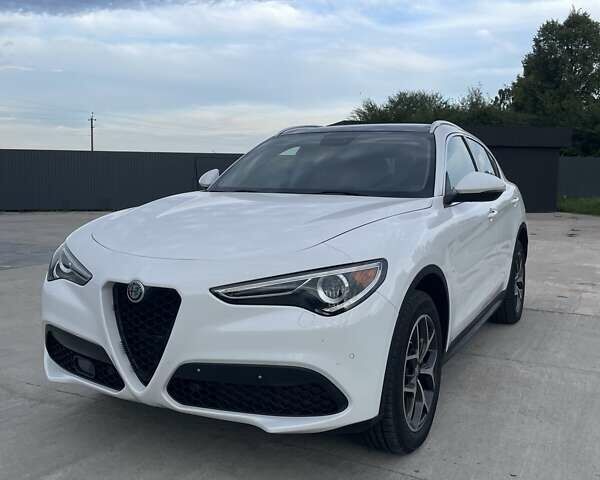 Белый Альфа Ромео Стелвио, объемом двигателя 2 л и пробегом 91 тыс. км за 20000 $, фото 1 на Automoto.ua
