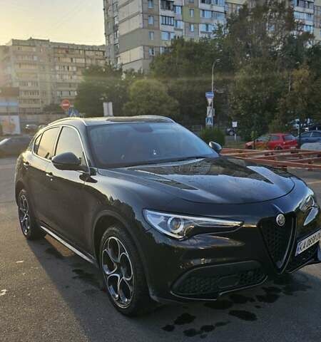 Черный Альфа Ромео Стелвио, объемом двигателя 2 л и пробегом 89 тыс. км за 25900 $, фото 1 на Automoto.ua