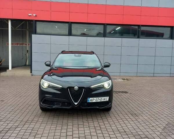 Черный Альфа Ромео Стелвио, объемом двигателя 2 л и пробегом 40 тыс. км за 27000 $, фото 1 на Automoto.ua