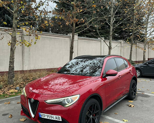 Красный Альфа Ромео Стелвио, объемом двигателя 2 л и пробегом 96 тыс. км за 20900 $, фото 1 на Automoto.ua