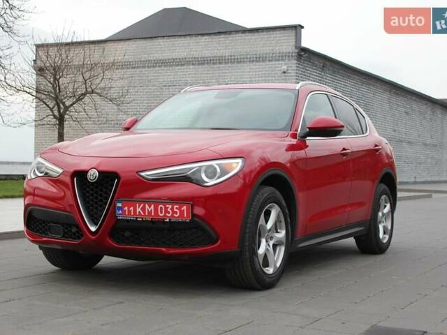 Красный Альфа Ромео Стелвио, объемом двигателя 2 л и пробегом 63 тыс. км за 21900 $, фото 1 на Automoto.ua