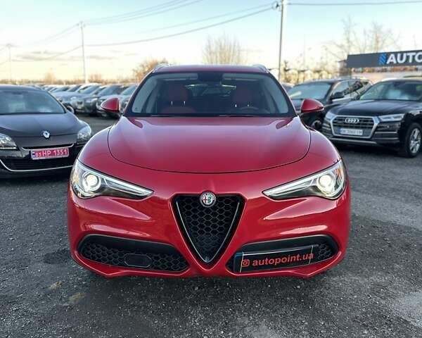 Красный Альфа Ромео Стелвио, объемом двигателя 2 л и пробегом 61 тыс. км за 19200 $, фото 1 на Automoto.ua