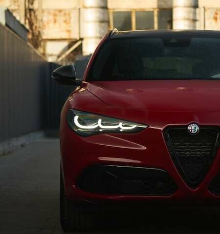 Червоний Альфа Ромео Стелвіо, об'ємом двигуна 2 л та пробігом 29 тис. км за 26666 $, фото 1 на Automoto.ua