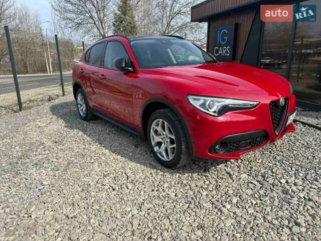 Красный Альфа Ромео Стелвио, объемом двигателя 2 л и пробегом 51 тыс. км за 24750 $, фото 1 на Automoto.ua