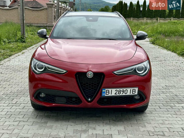 Красный Альфа Ромео Стелвио, объемом двигателя 2 л и пробегом 55 тыс. км за 26500 $, фото 1 на Automoto.ua