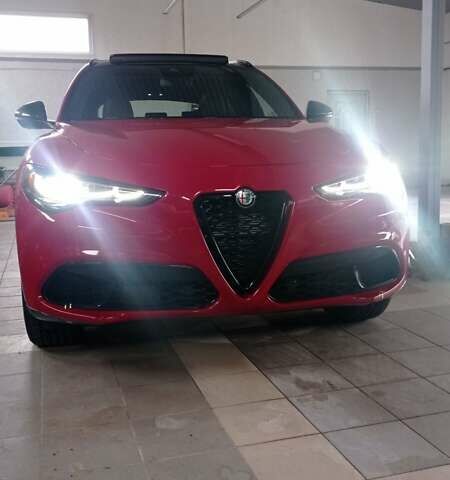 Красный Альфа Ромео Стелвио, объемом двигателя 2 л и пробегом 13 тыс. км за 32500 $, фото 1 на Automoto.ua
