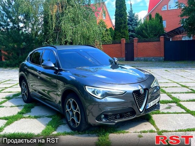 Сірий Альфа Ромео Стелвіо, об'ємом двигуна 2 л та пробігом 80 тис. км за 20500 $, фото 1 на Automoto.ua