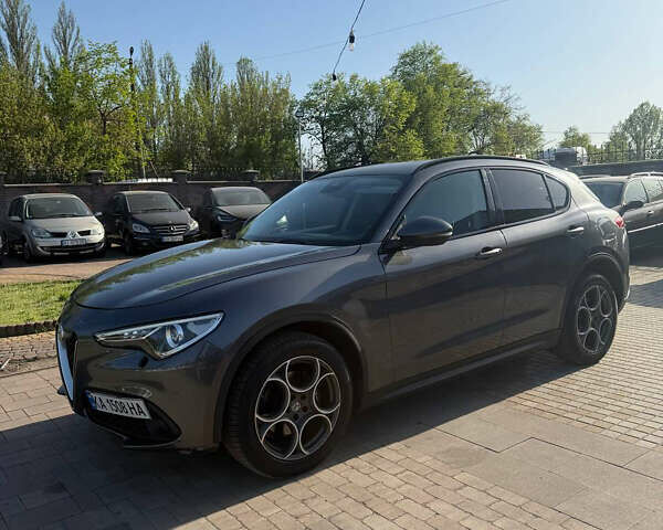 Серый Альфа Ромео Стелвио, объемом двигателя 2 л и пробегом 75 тыс. км за 25000 $, фото 1 на Automoto.ua