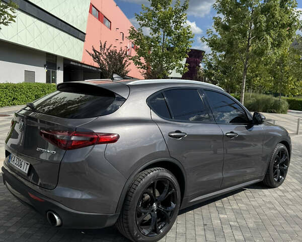 Серый Альфа Ромео Стелвио, объемом двигателя 2 л и пробегом 92 тыс. км за 19500 $, фото 1 на Automoto.ua