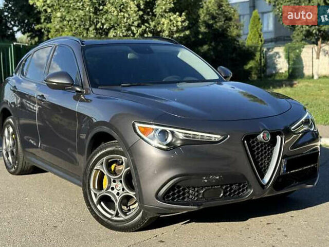 Сірий Альфа Ромео Стелвіо, об'ємом двигуна 2 л та пробігом 105 тис. км за 20000 $, фото 1 на Automoto.ua