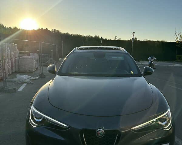Альфа Ромео Стелвио 2018 в Киеве на Automoto.ua Серый Альфа Ромео Стелвио, объемом двигателя 2 л и пробегом 60 тыс. км за 22000 $, фото 1 на Automoto.ua