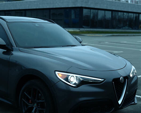 Сірий Альфа Ромео Стелвіо, об'ємом двигуна 2 л та пробігом 90 тис. км за 28500 $, фото 1 на Automoto.ua
