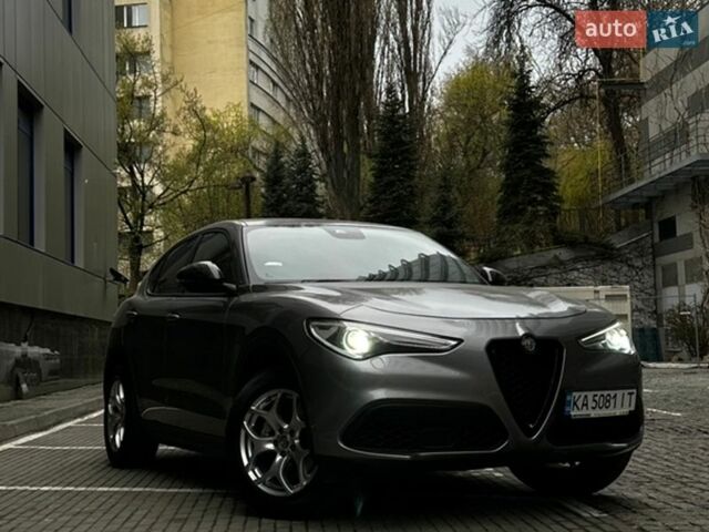 Сірий Альфа Ромео Стелвіо, об'ємом двигуна 2 л та пробігом 170 тис. км за 17500 $, фото 1 на Automoto.ua