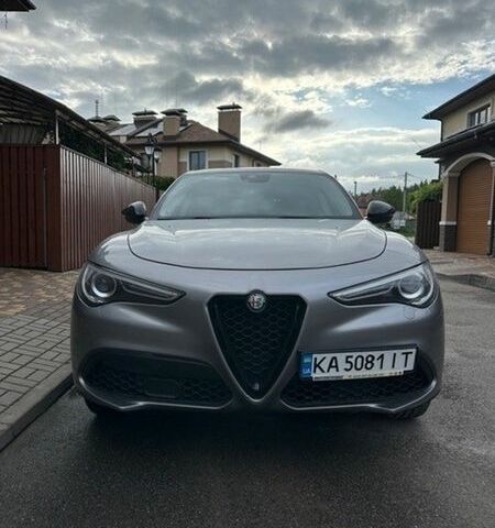 Сірий Альфа Ромео Стелвіо, об'ємом двигуна 2 л та пробігом 168 тис. км за 22000 $, фото 1 на Automoto.ua