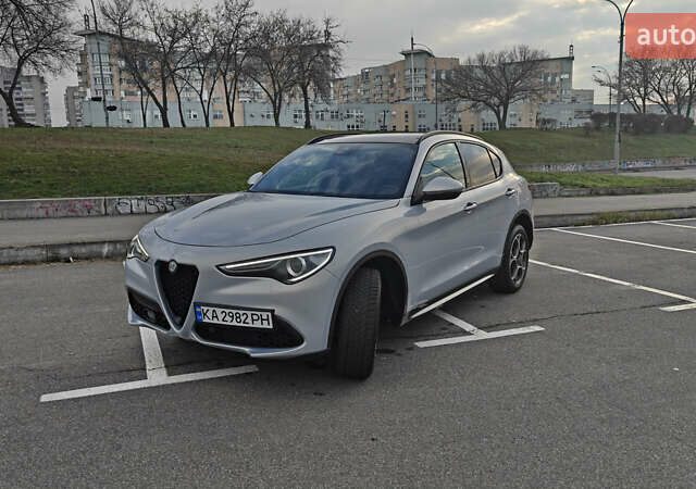 Серый Альфа Ромео Стелвио, объемом двигателя 2 л и пробегом 23 тыс. км за 25750 $, фото 1 на Automoto.ua