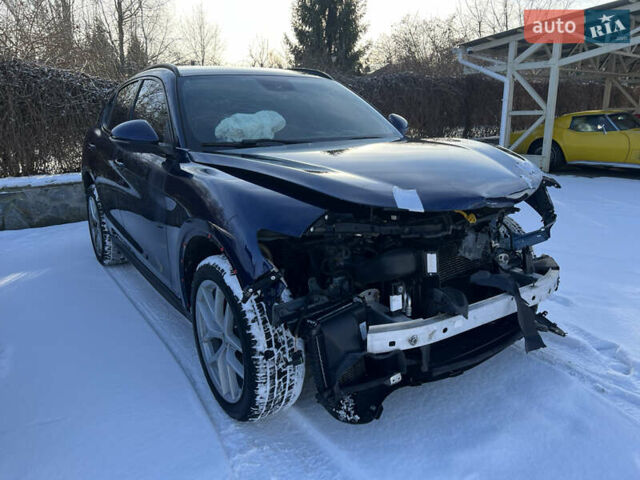 Синий Альфа Ромео Стелвио, объемом двигателя 2 л и пробегом 120 тыс. км за 9500 $, фото 1 на Automoto.ua