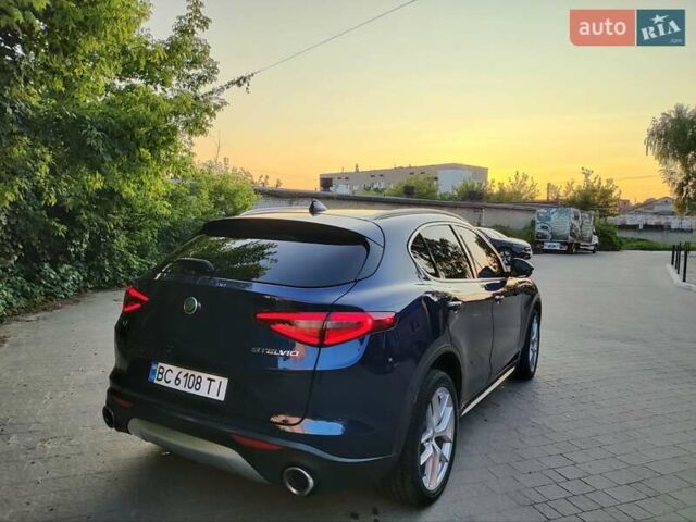 Синий Альфа Ромео Стелвио, объемом двигателя 2 л и пробегом 173 тыс. км за 17355 $, фото 1 на Automoto.ua