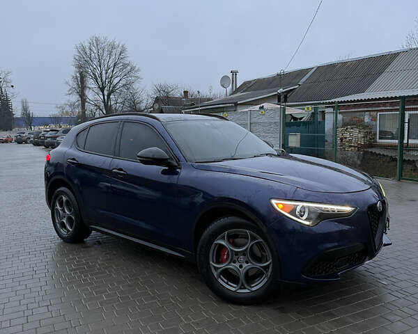 Синий Альфа Ромео Стелвио, объемом двигателя 2 л и пробегом 130 тыс. км за 16300 $, фото 1 на Automoto.ua