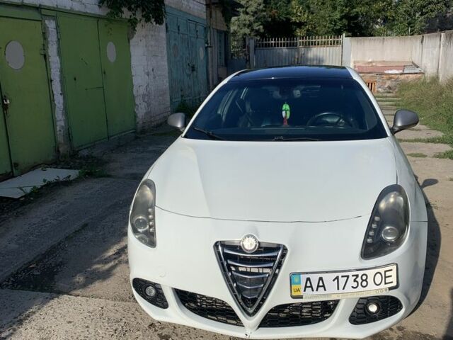 Белый Альфа Giulia, объемом двигателя 1.4 л и пробегом 162 тыс. км за 9500 $, фото 1 на Automoto.ua