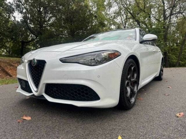 Белый Альфа Giulia, объемом двигателя 2 л и пробегом 56 тыс. км за 5400 $, фото 1 на Automoto.ua